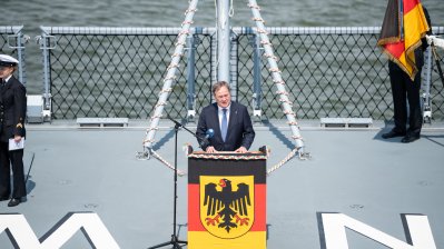 Ministerpräsident Armin Laschet nimmt an der Feier zur Indienststellung der Fregatte Nordrhein-Westfalen teil