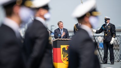 Ministerpräsident Armin Laschet nimmt an der Feier zur Indienststellung der Fregatte Nordrhein-Westfalen teil