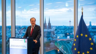 Nordrhein-Westfalen leuchtet: Zum 74. Landesgeburtstag erstrahlen historische Bauwerke in den Landesfarben