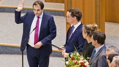 Vereidigung des neuen Landeskabinetts im Landtag Nordrhein-Westfalen