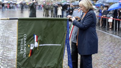 Ministerpräsidentin Hannelore Kraft verleiht das Fahnenband des Landes Nordrhein-Westfalen