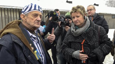 Schulministerin Löhrmann besucht Gedenkstätte Auschwitz
