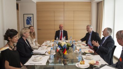 Ministerpräsidentin Kraft beim Gespräch mit Regionalpräsident Daniel Percheron (rechts, Mitte).