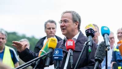 Bundesinnenminister Horst Seehofer und Ministerpräsident Armin Laschet besuchen die Steinbachtalsperre im Kreis Euskirchen