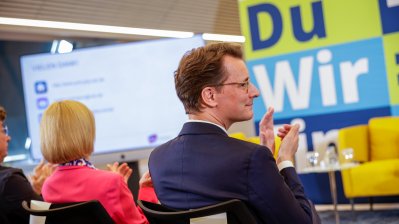 „Du+Wir=Eins“ – Konferenz der Landesregierung im Kampf gegen Einsamkeit