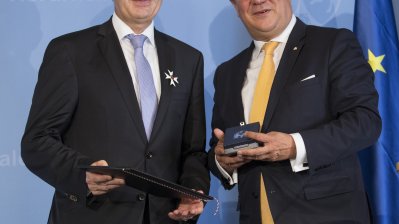 Verdienstorden des Landes Nordrhein-Westfalen an Michael Breuer, Staatsminister a.D.