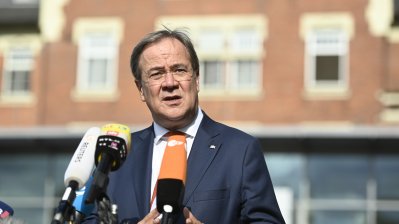Ministerpräsident Armin Laschet und Bundesgesundheitsminister Jens Spahn besuchen das Bethanien-Krankenhaus in Moers