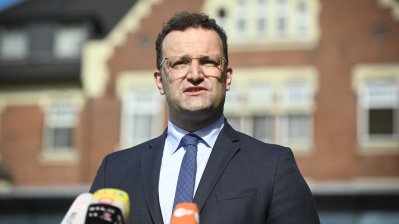 Ministerpräsident Armin Laschet und Bundesgesundheitsminister Jens Spahn besuchen das Bethanien-Krankenhaus in Moers