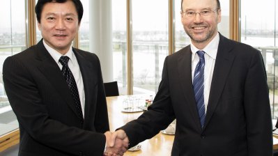 Antrittsbesuch des Generalkonsuls der Volksrepublik China Feng Haiyang bei Staatssekretär und Chef der Staatskanzlei Franz-Josef Lersch-Mense