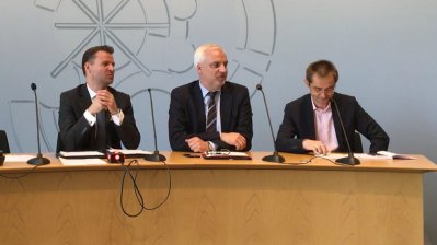 Pressekonferenz von Wirtschaftsminister Garrelt Duin und DWNRW-Beauftragtem Prof. Dr. Tobias Kollmann zur Bekanntgabe von regionalen Zentren für die digitale Wirtschaft
