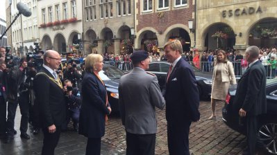 Ministerpräsidentin Hannelore Kraft begrüßt S.M. König Willem-Alexander der Niederlande