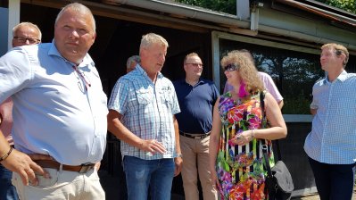 Staatssekretärin Milz beim Besuch des DJK Blau-Weiß Lavesum 1931 