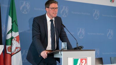 Das Land Nordrhein-Westfalen und die Deutsche Bahn AG unterzeichnen gemeinsame Vereinbarung für bessere Bahnanbindung des Rheinischen Reviers