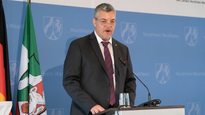 Das Land Nordrhein-Westfalen und die Deutsche Bahn AG unterzeichnen gemeinsame Vereinbarung für bessere Bahnanbindung des Rheinischen Reviers