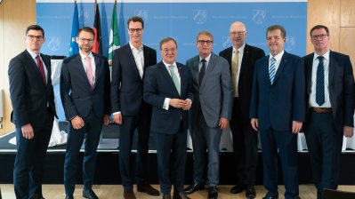 Das Land Nordrhein-Westfalen und die Deutsche Bahn AG unterzeichnen gemeinsame Vereinbarung für bessere Bahnanbindung des Rheinischen Reviers