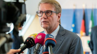 Das Land Nordrhein-Westfalen und die Deutsche Bahn AG unterzeichnen gemeinsame Vereinbarung für bessere Bahnanbindung des Rheinischen Reviers