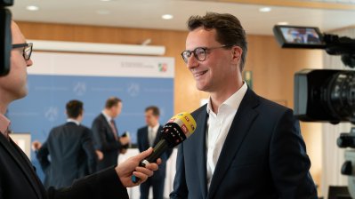 Das Land Nordrhein-Westfalen und die Deutsche Bahn AG unterzeichnen gemeinsame Vereinbarung für bessere Bahnanbindung des Rheinischen Reviers