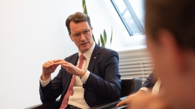 Porträt von Ministerpräsident Hendrik Wüst