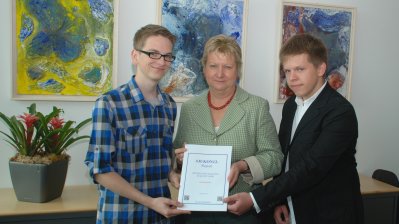 Übergabe #JUKON12-Bericht an Ministerin Löhrmann