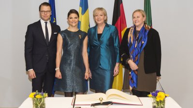 Eintrag der schwedischen Außenhandelsministerin, Frau Dr. Ewa Björling in das Gästebuch der Landesregierung, 28.01.2014