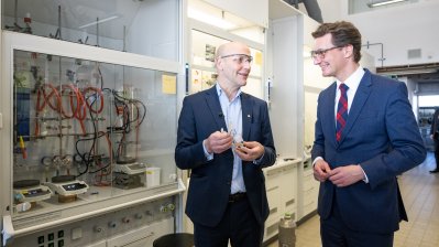 Ministerpräsident Hendrik Wüst und Wissenschaftsministerin Isabel Pfeiffer-Poensgen treffen Prof. Benjamin List