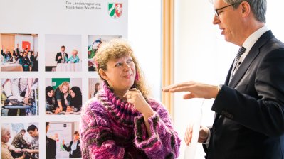 Landesregierung investiert in die unterstützende Digitalisierung des Ehrenamtes: Staatssekretärin Andrea Milz überreicht Zuwendungsbescheid an Stadt Aachen