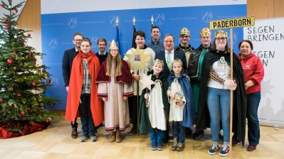 Der Ministerpräsident hat Sternsinger aus allen Diözesen zum Dreikönigssingen im Landeshaus empfangen