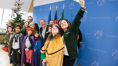 Der Ministerpräsident hat Sternsinger aus allen Diözesen zum Dreikönigssingen im Landeshaus empfangen