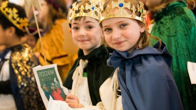Der Ministerpräsident hat Sternsinger aus allen Diözesen zum Dreikönigssingen im Landeshaus empfangen