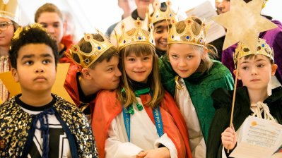 Der Ministerpräsident hat Sternsinger aus allen Diözesen zum Dreikönigssingen im Landeshaus empfangen