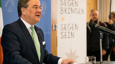 Der Ministerpräsident hat Sternsinger aus allen Diözesen zum Dreikönigssingen im Landeshaus empfangen