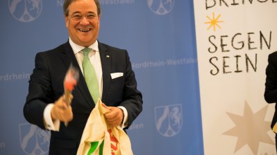 Der Ministerpräsident hat Sternsinger aus allen Diözesen zum Dreikönigssingen im Landeshaus empfangen