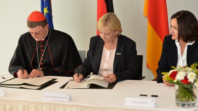 Kardinal Woelki leistet Treueeid auf die freiheitlich-demokratische Grundordnung, 18.09.2014