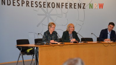 Jahresauftakt-Pressekonferenz 2017 von Ministerpräsidentin Hannelore Kraft und Schulministerin Sylvia Löhrmann am 11. Januar 2017