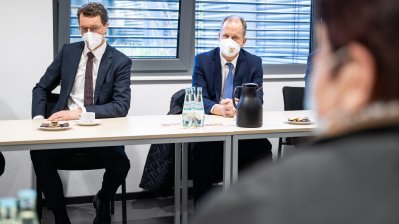 Ministerpräsident Hendrik Wüst besucht Aufnahmestelle Unna-Massen