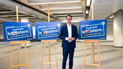 Ministerpräsident Wüst besucht Impfzentrum in Düsseldorf und stellt neue Kampagne der Landesregierung zur Booster-Impfung vor
