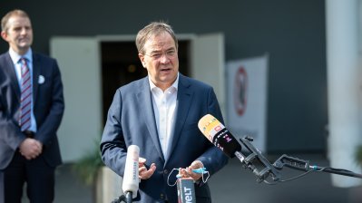 Verabschiedung eines italienischen COVID-19-Patienten anlässlich seiner Rückverlegung von Nordrhein-Westfalen nach Italien