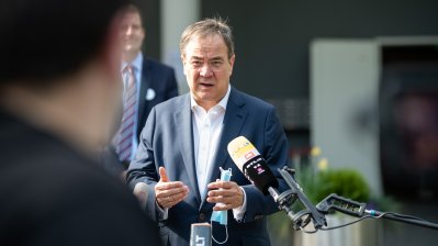 Verabschiedung eines italienischen COVID-19-Patienten anlässlich seiner Rückverlegung von Nordrhein-Westfalen nach Italien