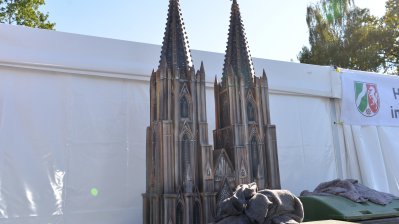 NRW Großplastiken im Aufbau