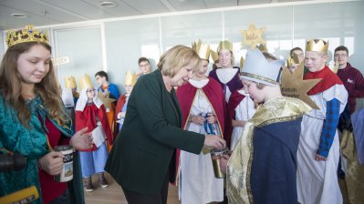 Ministerpräsidentin Kraft spendet etwas Geld