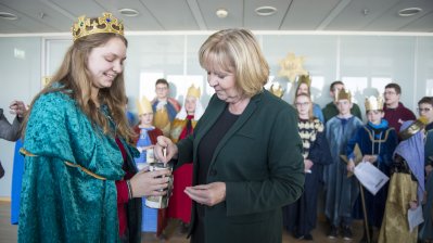 Ministerpräsidentin Kraft spendet etwas Geld