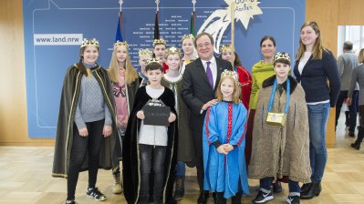 Ministerpräsident Armin Laschet empfängt die Sternsinger