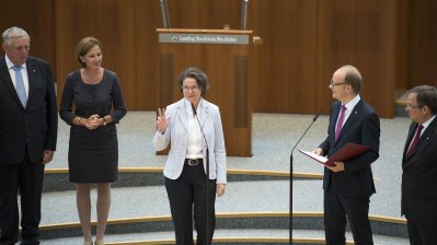 Vereidigung von Ina Scharrenbach zur Ministerin für Heimat, Kommunales, Bau und Gleichstellung