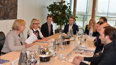 Ministerpräsidentin Hannelore Kraft diskutiert mit dbb-jugend nrw über Schutz und Sicherheit der Beschäftigten im öffentlichen Dienst
