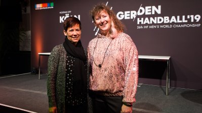 Staatssekretärin Andrea Milz mit Einer der Gewinner.