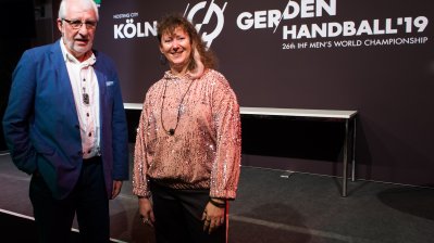 Staatssekretärin Andrea Milz mit Einem der Gewinner.