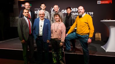 Staatssekretärin Andrea Milz mit den sieben Gewinnern.