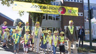 Ministerpräsidentin Kraft und Landesverkehrswacht NRW appellieren an Eltern: „Zu Fuß zur Schule ist besser!“