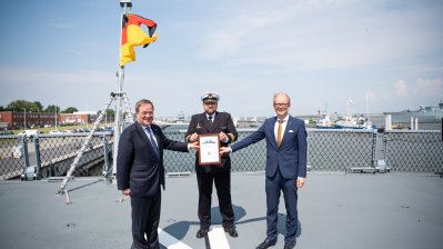 Ministerpräsident Armin Laschet nimmt an der Feier zur Indienststellung der Fregatte Nordrhein-Westfalen teil