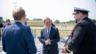 Ministerpräsident Armin Laschet nimmt an der Feier zur Indienststellung der Fregatte Nordrhein-Westfalen teil